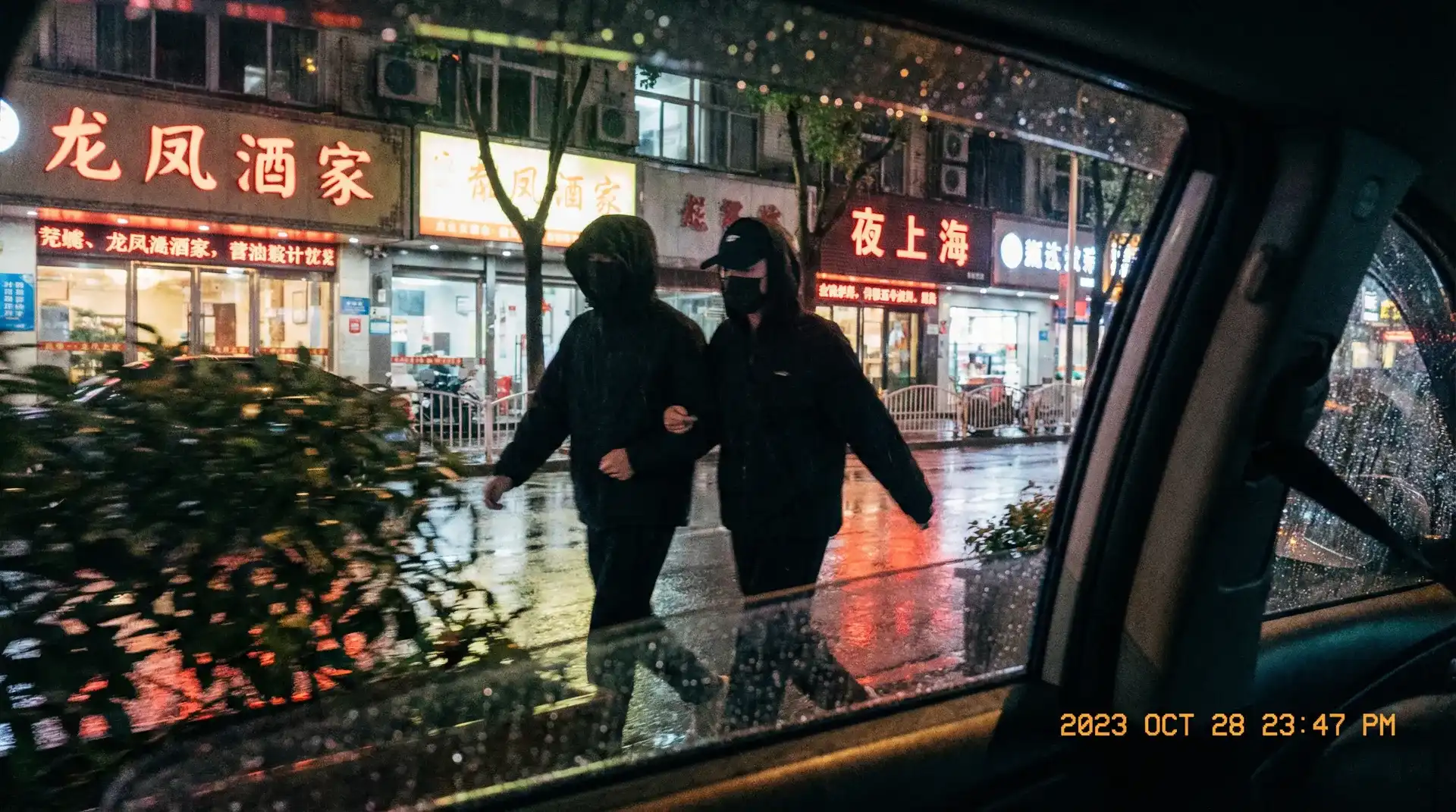 米兰体育网址 - 顶流明星深夜密会现场抓拍照片